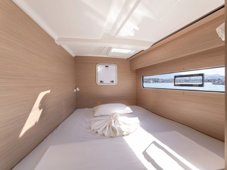 Lagoon Lagoon 38 charter bareboat eller skeppad i Rogoznica