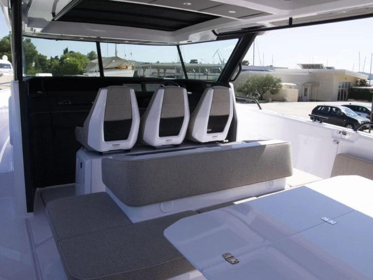 Hyr en Axopar Axopar 45 Cross Top Donji Seget 