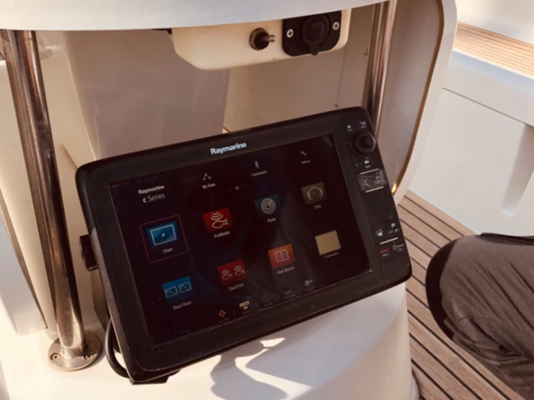 Jeanneau Sun Odyssey 49i Performance charter bareboat eller skeppad i Kuşadası