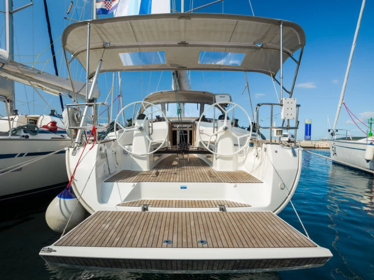 Bavaria 40s charter bareboat eller skeppad i Setúbal (Nossa Senhora da Anunciada)