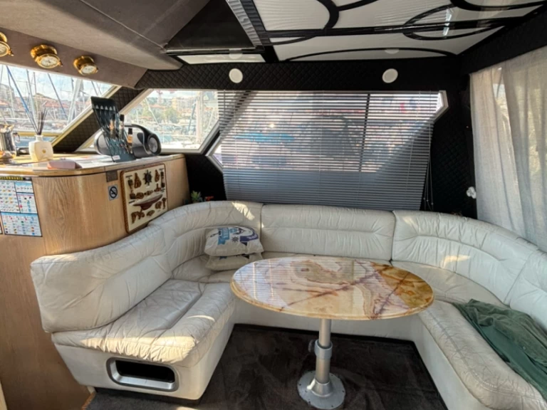 Hyra Motorbåt  med eller utan skeppare Gin sea Cannes 