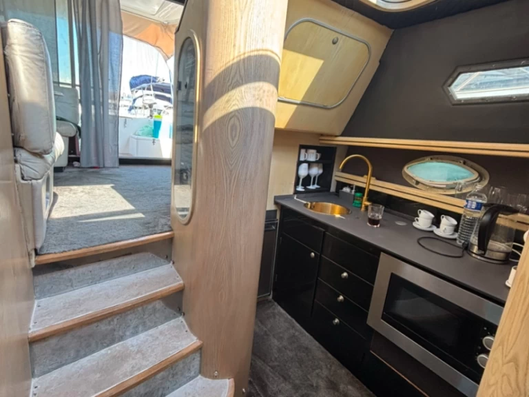 Uthyrning Motorbåt  Gin sea med en båtlicens 