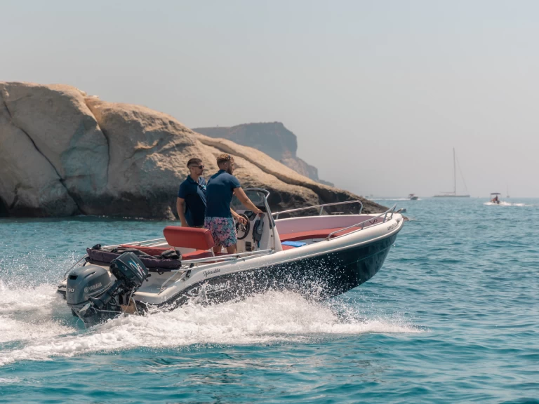 Motorbåt  för uthyrning Agía Kiriakí till det bästa priset 