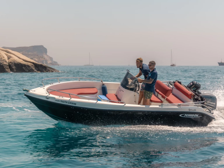 Poseidon BLU WATER 185 charter bareboat eller skeppad i Agía Kiriakí