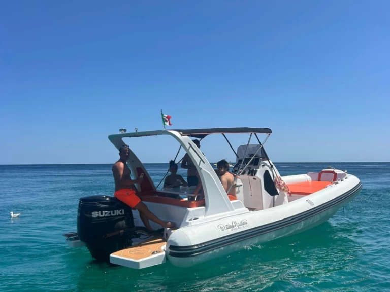 Uthyrning RIB Bottega Nautica med en båtlicens 