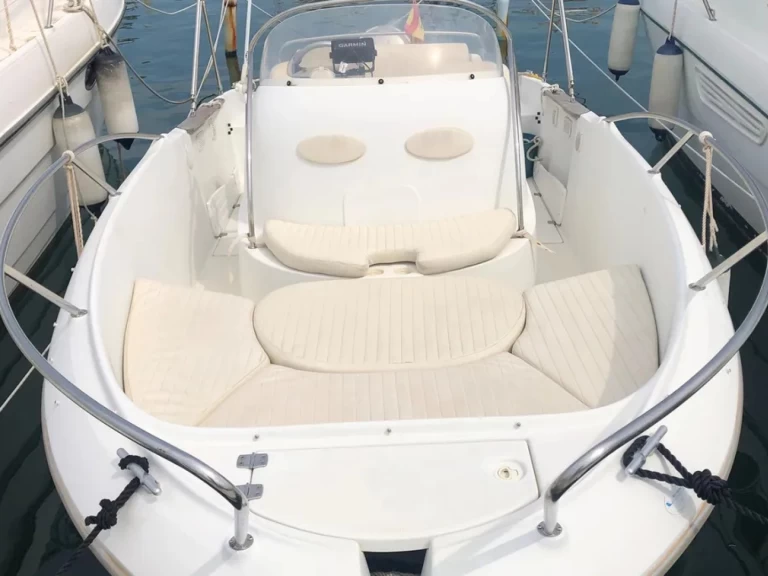 Uthyrning Motorbåt  Ranieri med en båtlicens 