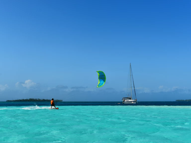 Jeanneau Sun Odyssey 45.2 charter bareboat eller skeppad i Taiohae