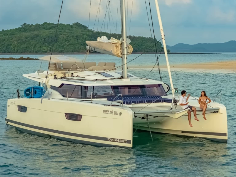 Fountaine Pajot Elba 45 charter bareboat eller skeppad i Phuket Yacht Haven Marina