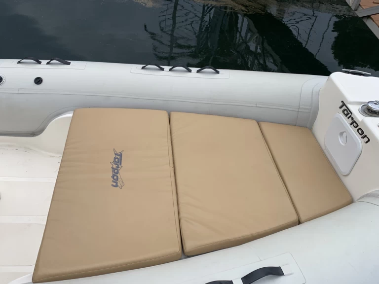 Rodman Tarpon 790 LX charter bareboat eller skeppad i Santander