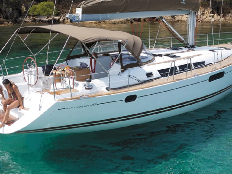 Uthyrning Segelbåt  Jeanneau med en båtlicens 