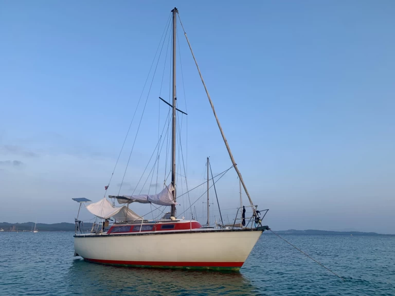 Dufour Dufour 2800 charter bareboat eller skeppad i Hyeres