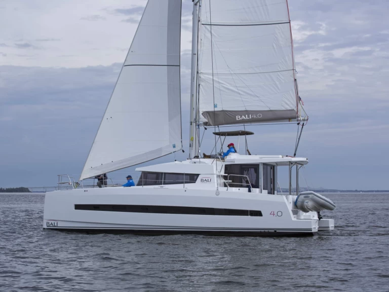 Yacht charter Rimini billig Bali 4.0