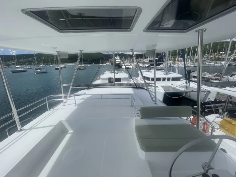 BALI 4.6 5 Cabines Num 3 BALI 4.6 5 Cabines Num 3 charter bareboat eller skeppad i Le Marin