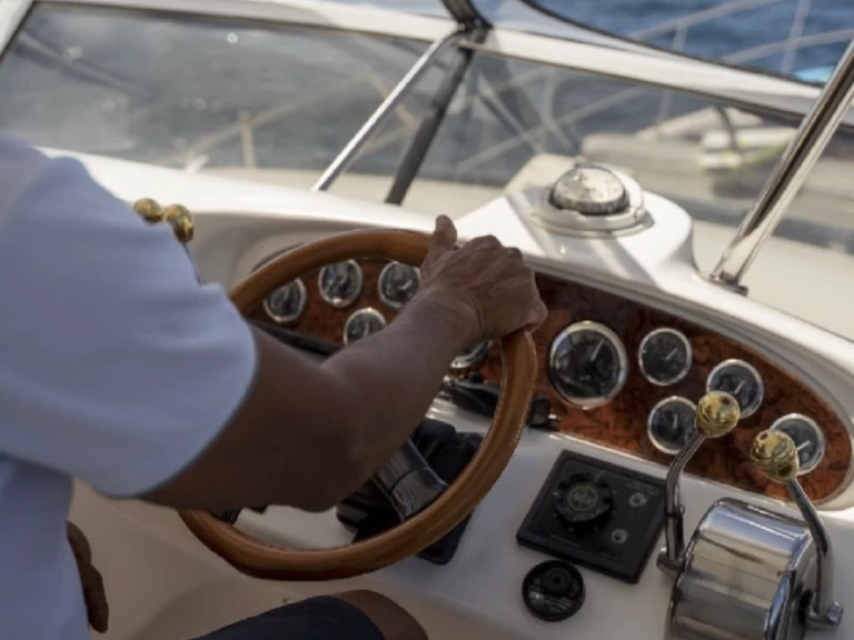 Yacht charter Värld billig Sea Ray 400 Sedan Bridge