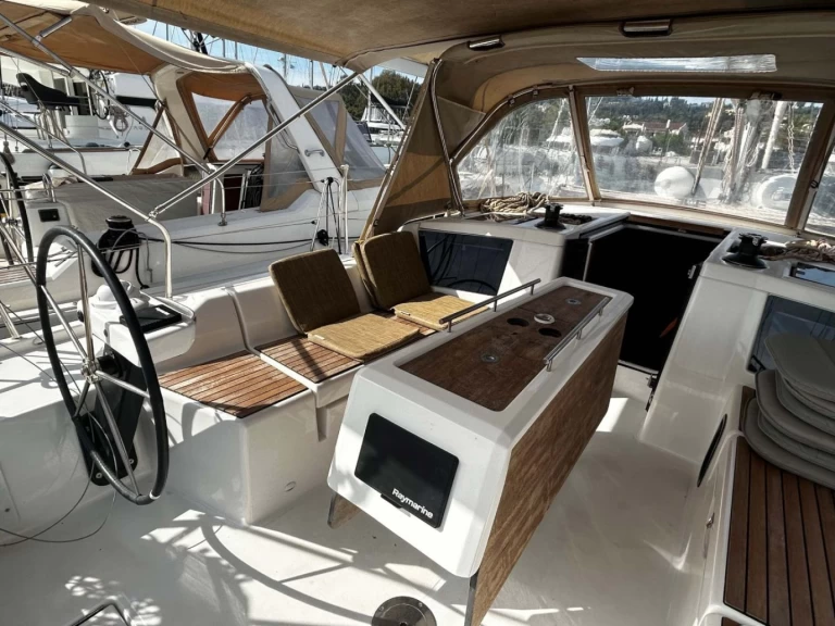 Uthyrning Gouvia - Dufour Dufour 390 GL av Samboat 
