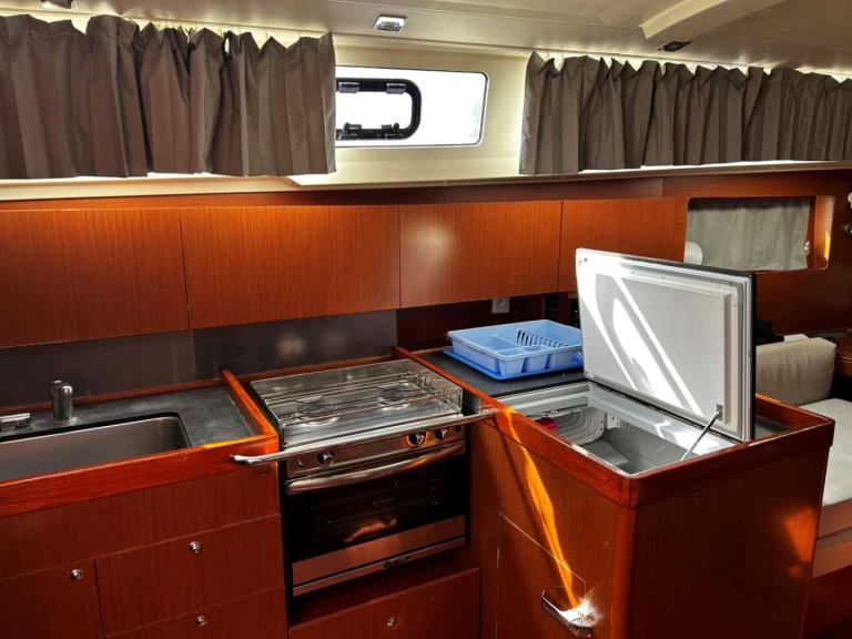 Hyra Segelbåt  med eller utan skeppare Bénéteau Gouvia 