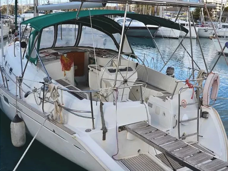 Bénéteau Oceanis 461 charter bareboat eller skeppad i Alimos