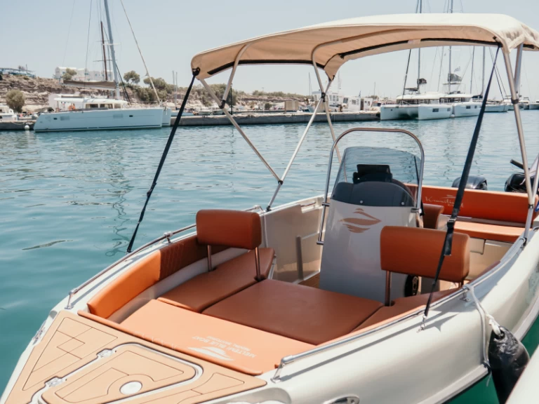 Uthyrning Motorbåt  Kranitis Craft med en båtlicens 