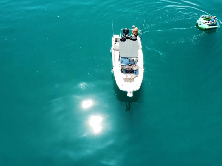 Motorbåt  för uthyrning Publier till det bästa priset 