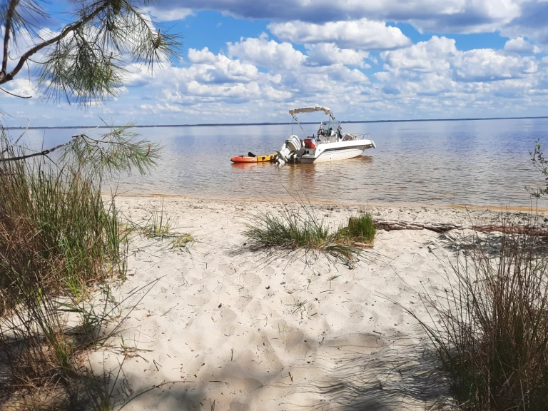 Kelt Fishlander 530 charter bareboat eller skeppad i Carcans