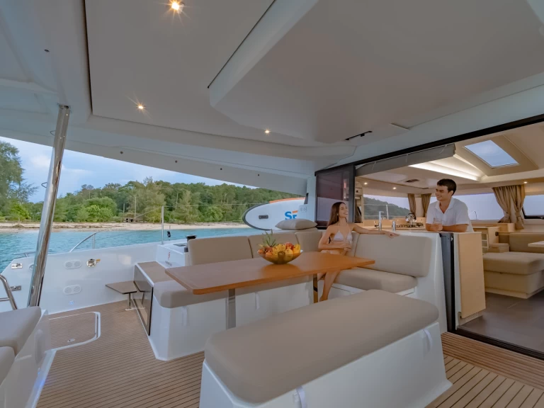 Fountaine Pajot Elba 45 charter bareboat eller skeppad i Phuket Yacht Haven Marina