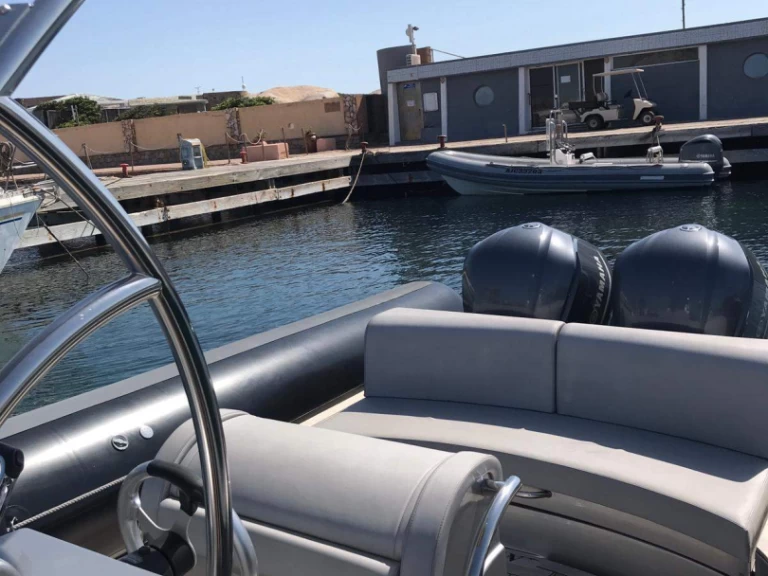 Sea Water Sea Water Phantom 300 charter bareboat eller skeppad i Bonifacio