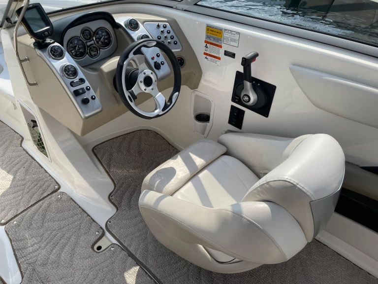 Motorbåt  för uthyrning Aix-les-Bains till det bästa priset 