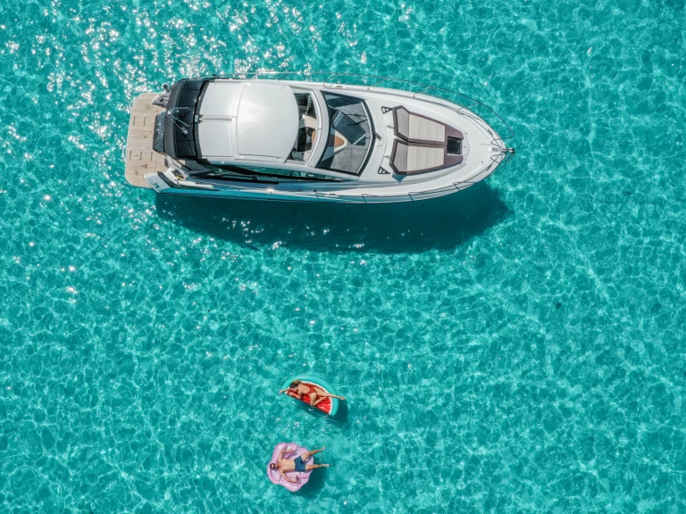 Hyr en Bénéteau Gran Turismo 40 Tamarin 