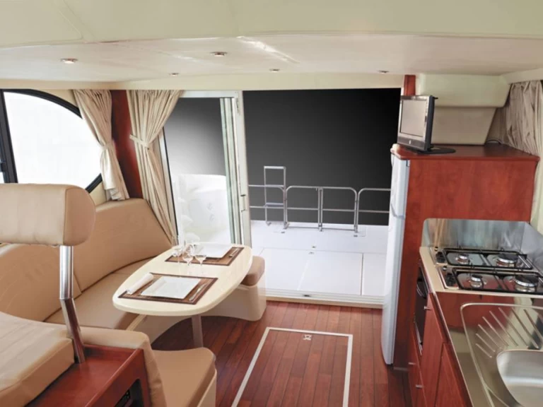 Estivale Quattro B charter bareboat eller skeppad i Carrick-on-Shannon