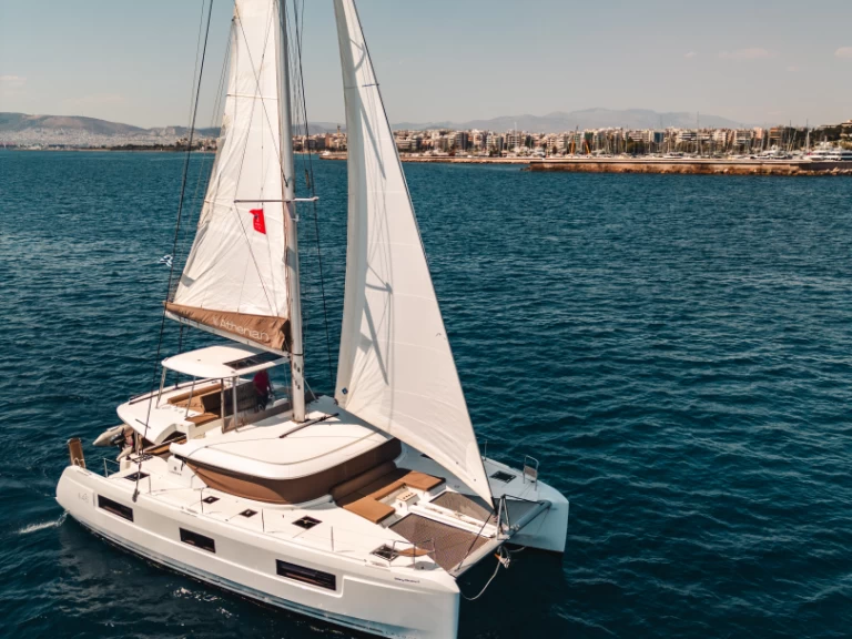 Lagoon Lagoon 46 charter bareboat eller skeppad i Alimos