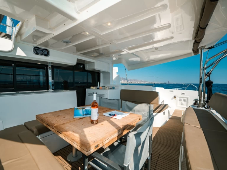 Hyr en Lagoon Lagoon 46 Alimos 