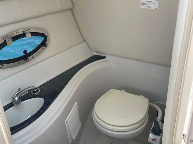 Crownline Crownline 260 LS charter bareboat eller skeppad i Portals Nous