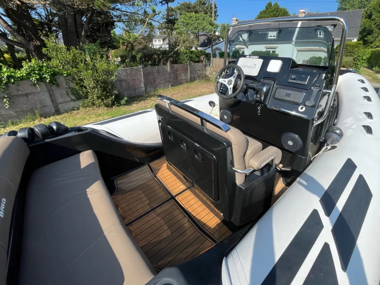 Uthyrning RIB Brig med en båtlicens 