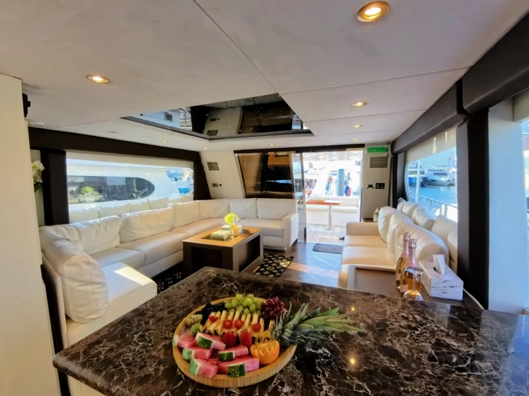Båtuthyrning Mr. G Yacht Dubai Marine 82Ft i Dubai Marina på Samboat 