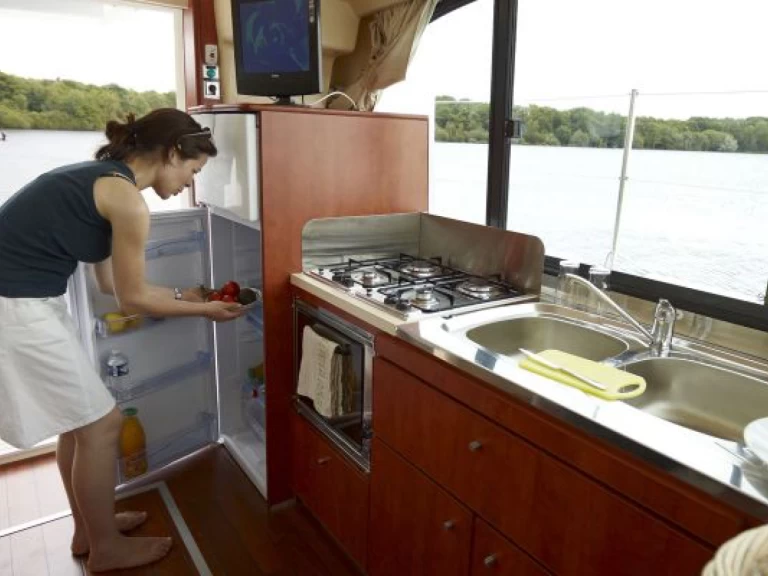 Estivale Octo charter bareboat eller skeppad i Shannonbridge