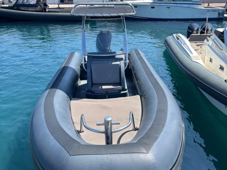 Uthyrning RIB Sea Water med en båtlicens 