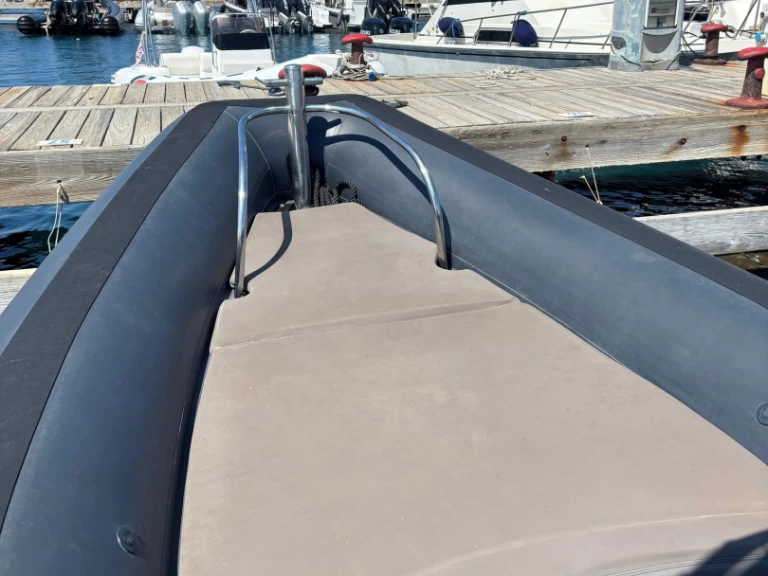 Sea Water Smeralda 250 charter bareboat eller skeppad i Bonifacio