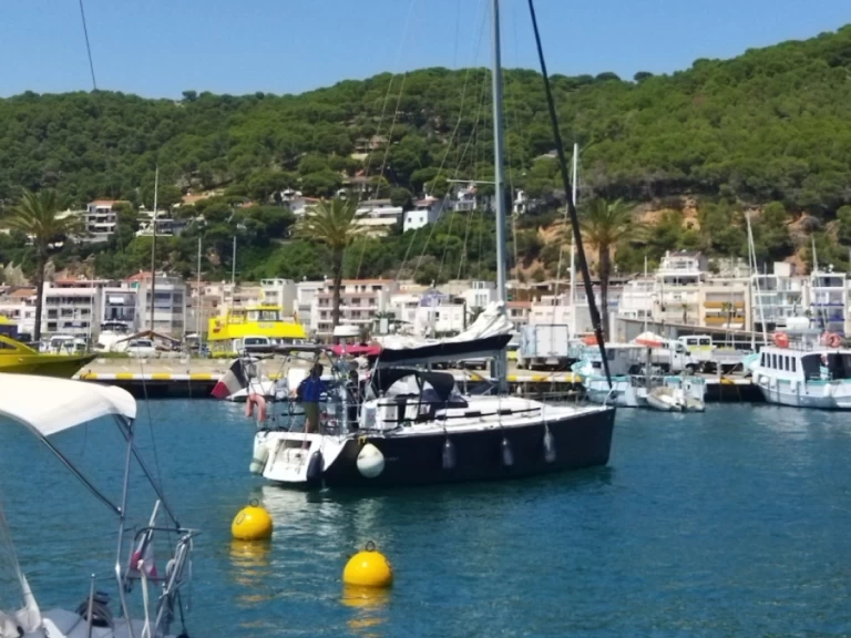 Yacht charter Canet-en-Roussillon billig First 36.7