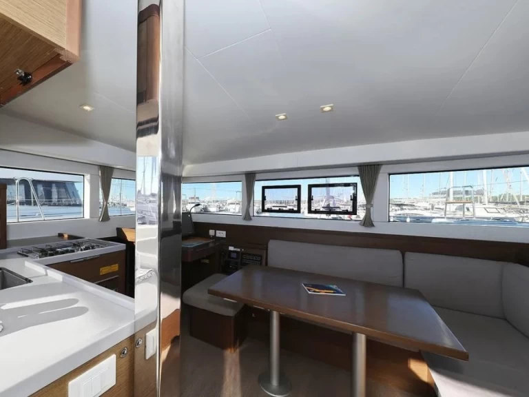 Hyra Katamaran  med eller utan skeppare Lagoon Limassol Marina 