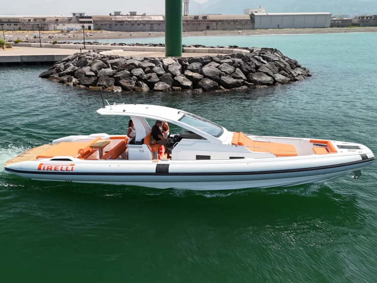 Yacht charter Torre Annunziata billig Pirelli 42 EFB