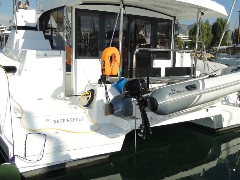 Katamaran  för uthyrning Alimos till det bästa priset 