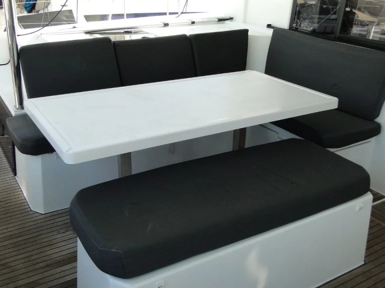 Uthyrning Katamaran  Fountaine Pajot med en båtlicens 