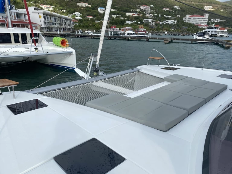 Uthyrning Katamaran  Fountaine Pajot med en båtlicens 