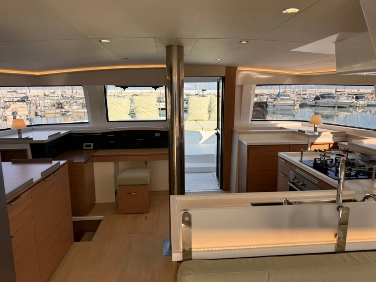 Hyra Katamaran  med eller utan skeppare Bali Capo d'Orlando 