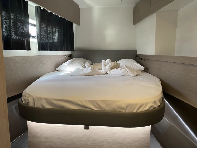 Uthyrning Katamaran  Fountaine Pajot med en båtlicens 