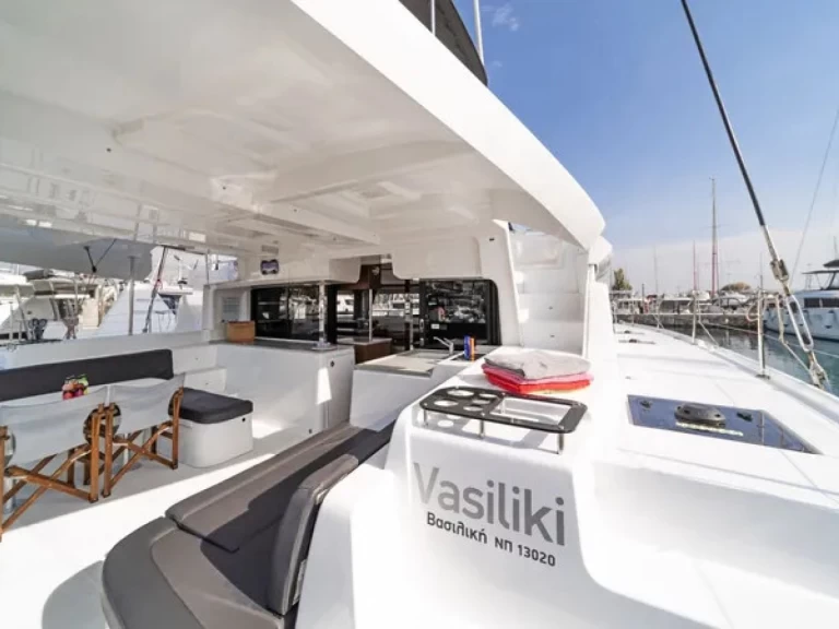 Katamaran  för uthyrning Alimos till det bästa priset 