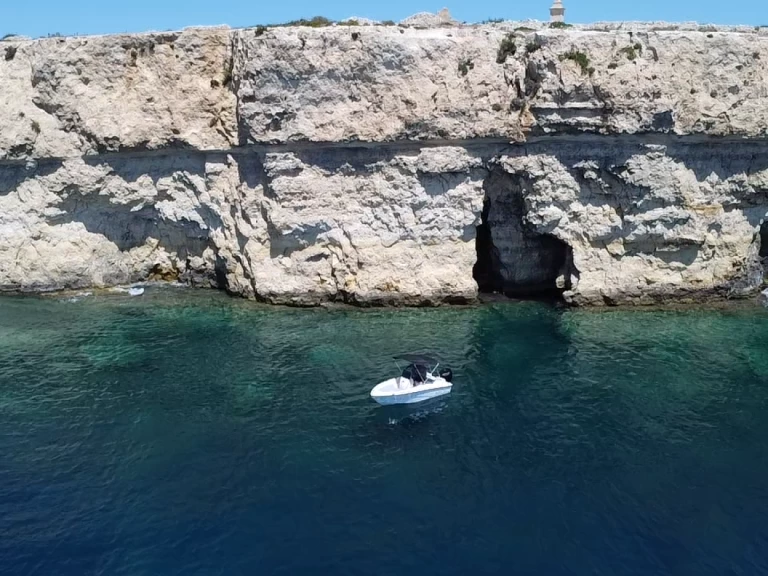 Compass Compass 150 CC charter bareboat eller skeppad i Xemxija