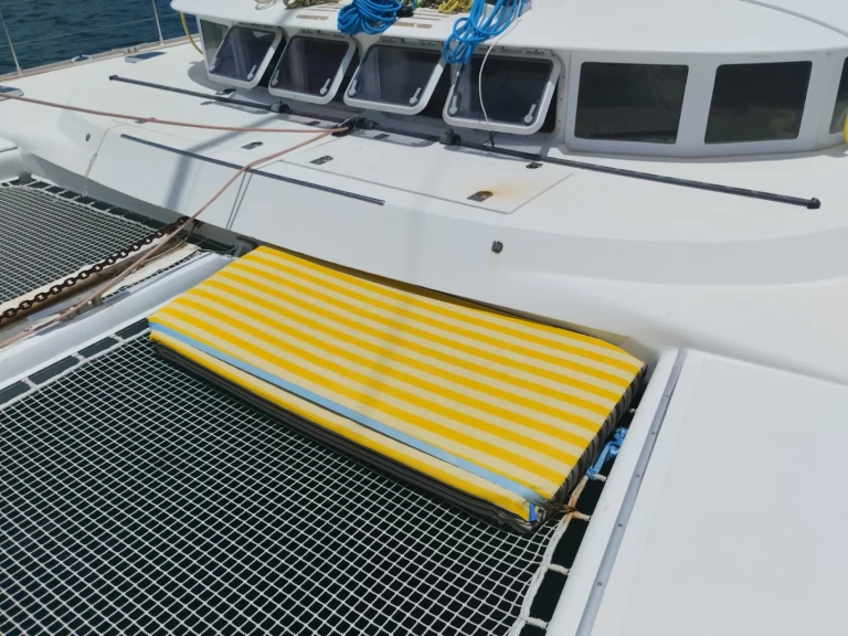 Lagoon Lagoon 570 charter bareboat eller skeppad i Nice Port