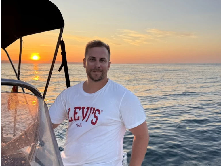 Hyra Motorbåt  med eller utan skeppare Quicksilver Denia 