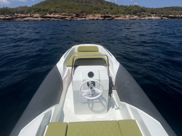 Hyra Motorbåt  med eller utan skeppare Zar Es Jondal 